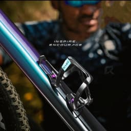 RYET Full Carbon Bike Bottle Cage 25g Ultra Light Side-Loading Design with Rainbow Screw for Road MTB Cycling