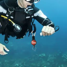 Compact Retractable Lanyard for Scuba Diving with For BCD Mount and Functional Design for Snorkeling and Spearfishing Tasks