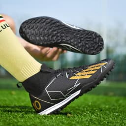 Men New Professional Soccer Shoes Original Resistant Casual Field Male Ultralight Football Boots Non Slip Fast Football Shoes