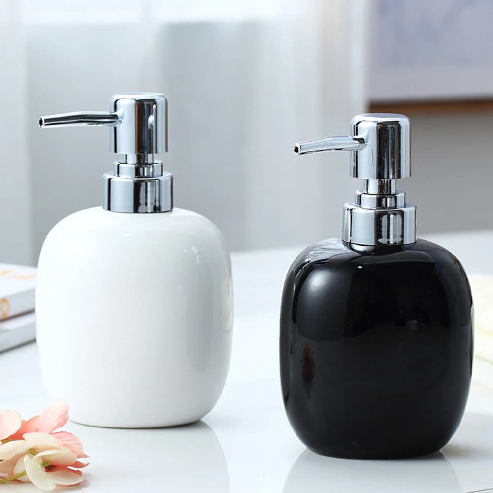 Soap Dispenser Bottle Bathroom Shampoo Bottle Large-capacity Press Type Lotion Body Soap Empty Bottle Shampoo Shower 450ML