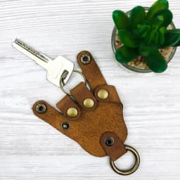Fun Leather Keychain Leather Hand Shaped Cool Key Ring Creative Keyring Novelty Toy Backpack Accessories Keychain Gifts