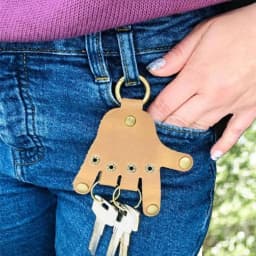 Fun Leather Keychain Leather Hand Shaped Cool Key Ring Creative Keyring Novelty Toy Backpack Accessories Keychain Gifts