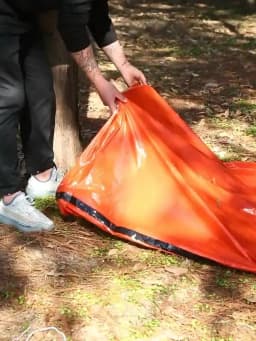 Outdoor Life Tent Emergency Survival Tent Ultralight Survival Shelter Lightweight Mylar Reflective Material Emergency Tent