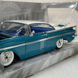 Static Die Casting 1:24 Scale Simulation Chevy Impala Alloy Coupe Collection Memorial Car Model