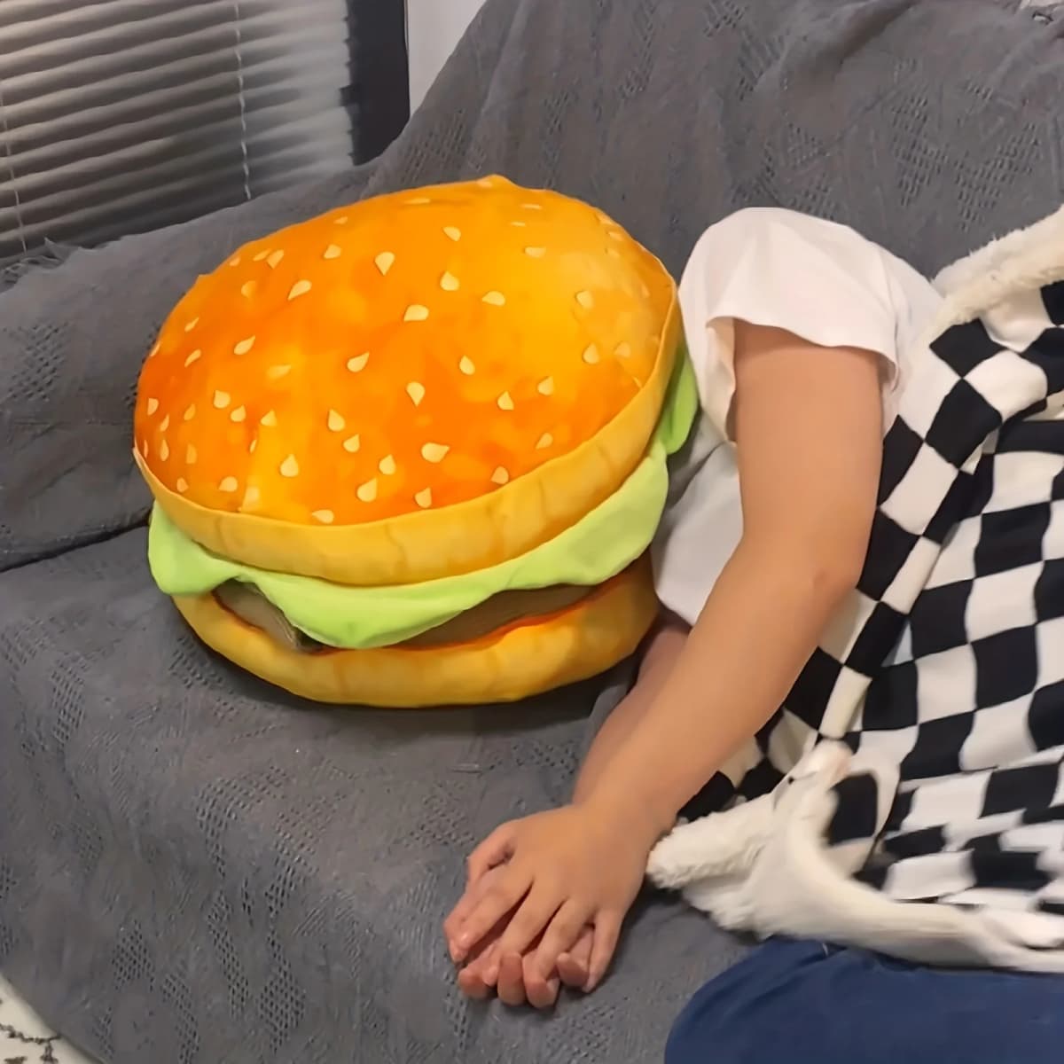 Realistic Burger Pillow Cushion-Fun Prank Gift Office Chair Pad Cheeseburger Pillow Hamburger Plushie Pillow Gift For Kids