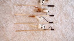 1PC Teaser Feather Toys Kitten Funny Colorful Rod Cat Wand Toys Wood Pet Cat Toys Interactive Stick Pet Cat Supplies