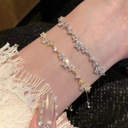 Exquisite Luxury Shining Micro-inlaid Zircon Cherry Blossoms Flower-shaped Adjustable Pull Bracelet for Women Sweet Jewelry Gift