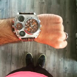 Oulm Unique Designer Brand Male Sports Watch Multiple Time Zone Quartz Watches Big Dial Casual Wristwatch Mens Military Watch