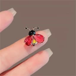 Bee Brooch Korean Style Small Fragrance Crystal Brooch Suit Shirt Backpack Decoration Women's Jewelry Party Birthday Gift 2024
