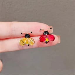 Bee Brooch Korean Style Small Fragrance Crystal Brooch Suit Shirt Backpack Decoration Women's Jewelry Party Birthday Gift 2024