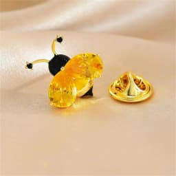 Bee Brooch Korean Style Small Fragrance Crystal Brooch Suit Shirt Backpack Decoration Women's Jewelry Party Birthday Gift 2024