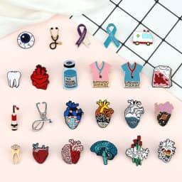 30 Styles Medical Enamel Brooch Syring Heart Stethoscope Pins for Nurse Doctor Cartoon Lovely Backpack Lapel Badge Jewelry Gifts