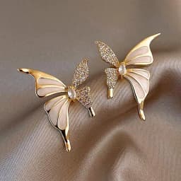 Fashion Cute Butterfly Stud Earrings for Women White Enamel Oil Crystal Wings Earrings Party Sweet Golden Color Metal Jewelry