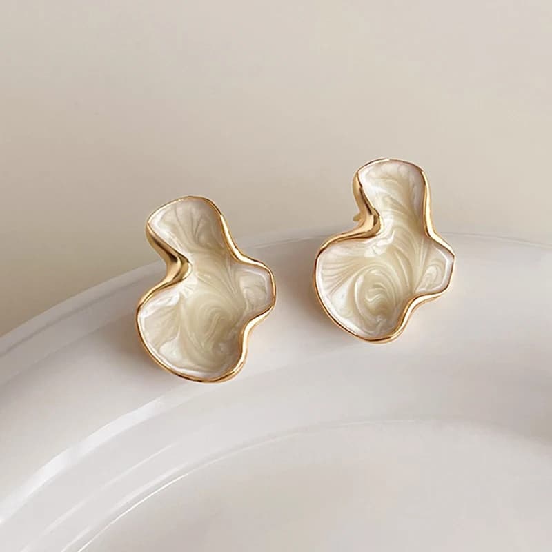 Artistic Abstract White Black Pink Color Cloud Irregular Stud Earring for Women Temperament Ear Jewelry Simple Party Gift