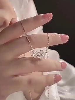 Luxury Shiny Sakura Pendant for Women Fashion Trendy Stereoscopic Flower Necklace High Quality Jewelry Women
