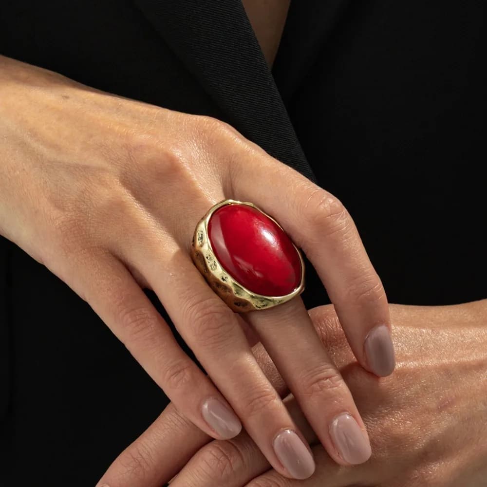 Retro Exaggerated Oval Red Resin Imitation Gemstone Metal Hammered Wide Face Ring for Women Charm Finger Jewelry Accessories