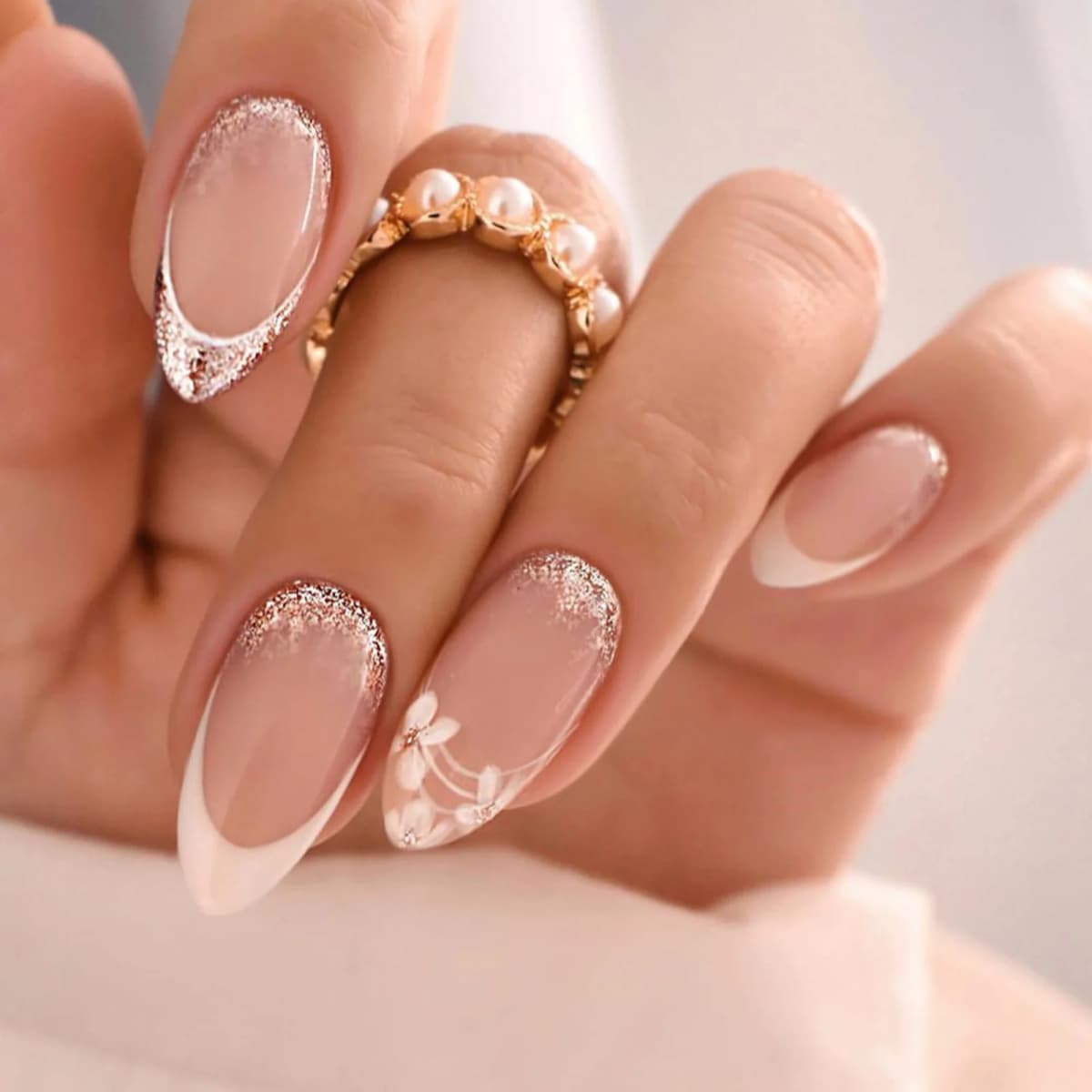 24pcs Nude Pink Almond Fake Nails Shiny Powder Flower Pattern French False Nails Wearable Full Cover Ins Simple Press on Nail