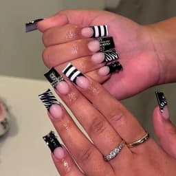 24PCS Gothic Punk Style Fake Nails with Black White Strip Printed Coffin Shape Press on Nails European French False Nails