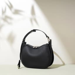 The First Layer of Cowhide Underarm Shoulder Bag 2026 New Niche Design Minimalist Blue Fashion Soft Leather Hand Saddle Bag