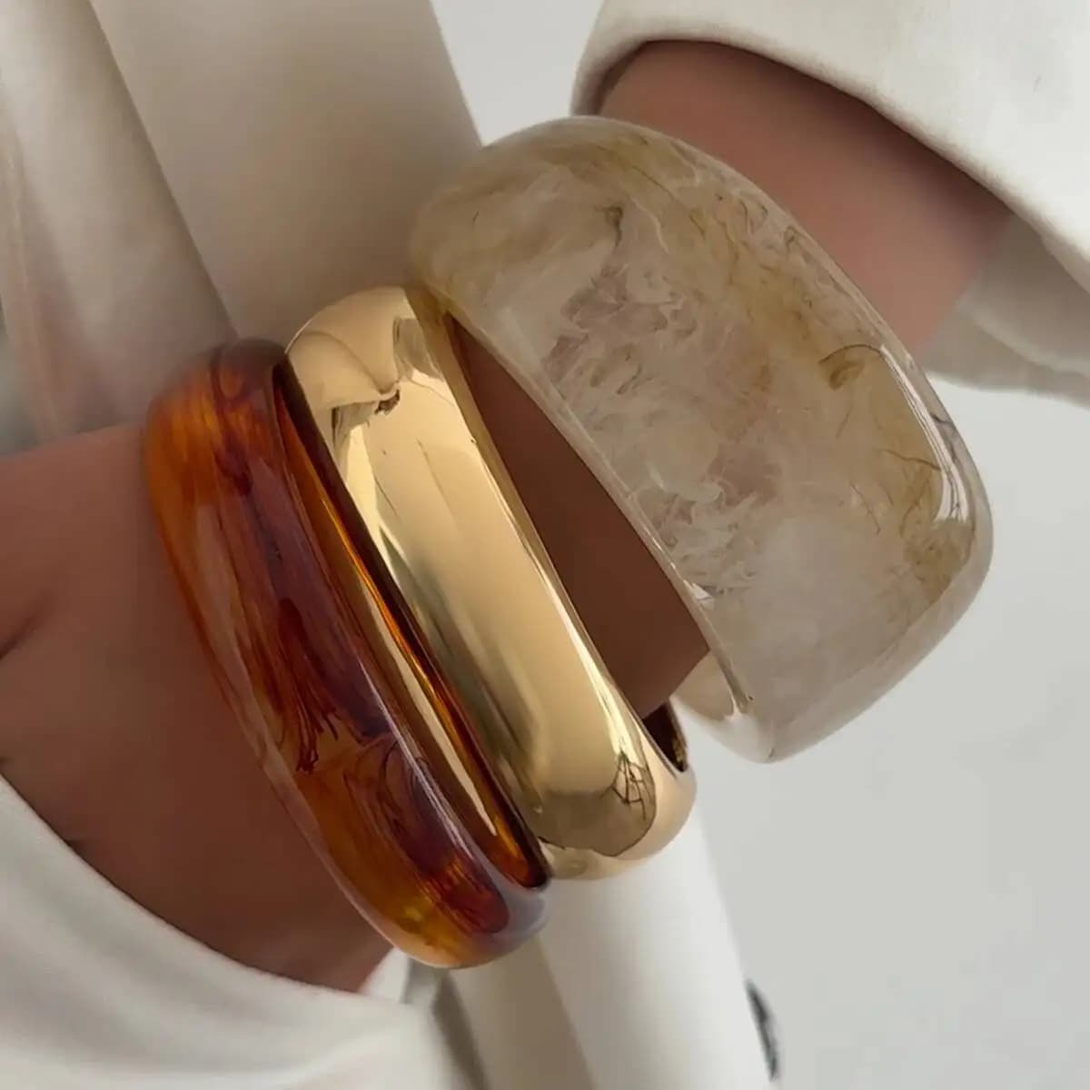 Salircon 3 Styles Boho Brown Off White Resin Acrylic Wide Bracelets Women New Stackable Round Chunky Bangle New Year Jewelry