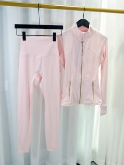 Gold Zipper Jacket and yoga Pants Set, Sportswear, Quick-Dry and Breathable, Slimming and lightweight, Tight-Fitting