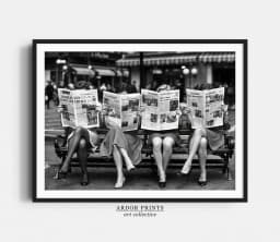 Women Reading Newspaper Print: Retro Chic Fashion Wall Art - Trendy Black & White Photography Wall Decor