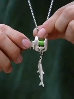 Exquisite Fishing Reel Ring Luxury Fishing Reel Necklace Detachable Pendant Rotatable Men Neck Pendant Neck Accessories