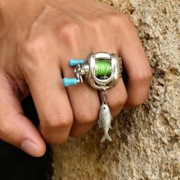 Exquisite Fishing Reel Ring Luxury Fishing Reel Necklace Detachable Pendant Rotatable Men Neck Pendant Neck Accessories