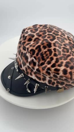 Sweet cool Spice Girl style riveted spider hoop PU leather newsboy hat Y2K fashion trend shopping face small beret
