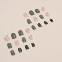 24 pieces of ins-style short press-on nails (square shape), paired with 1 piece of jelly glue and 1 nail file