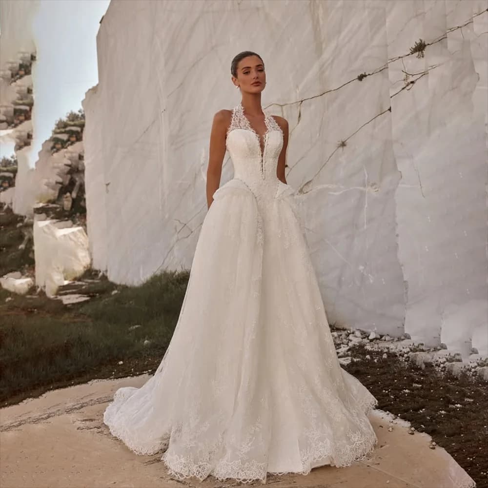 Luxury Lace Wedding Dresses for Women Halter Deep V Neck Sleeveless Ball Gown Floor Length Elegant Bridal Gowns Customized
