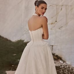 Luxury Lace Wedding Dresses for Women Halter Deep V Neck Sleeveless Ball Gown Floor Length Elegant Bridal Gowns Customized