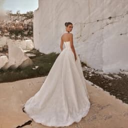 Luxury Lace Wedding Dresses for Women Halter Deep V Neck Sleeveless Ball Gown Floor Length Elegant Bridal Gowns Customized