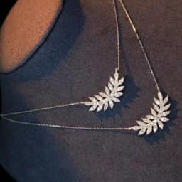 Huitan Delicate Leaf Pendant Necklace Women Luxury Inlaid Crystal Cubic Zirconia Aesthetic Wedding Engagement Fashion Jewelry