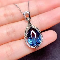 Huitan Elegant Special Women Pendant Necklace Inlaid Shining Blue CZ Trendy Party Accessories Charming Jewelry for Wedding Gift