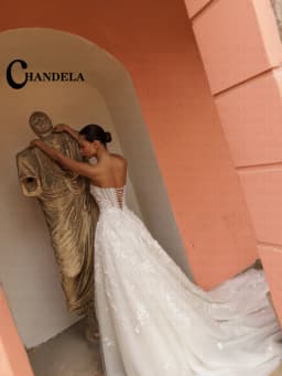 CHANDELA Classic Wedding Dress Sleeveless Lace Appliques A-line Strapless Lacing up Brush Train Robe De Mariee Customised