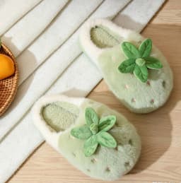 New Adorable Fruit Slippers for Winter Woman Warm Fluffy Slide Shoes Home Cloud Slipper Women Lovely Strawberry Shoe Room Scuff