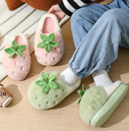 New Adorable Fruit Slippers for Winter Woman Warm Fluffy Slide Shoes Home Cloud Slipper Women Lovely Strawberry Shoe Room Scuff