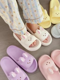 Cute Rabbit Unisex Slippers Non-Slip Slip-On Indoor Slippers Comfortable Soft Home Slippers