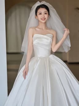 Elegant Vintage Satin Wedding Dress Long Train Bridesmaid Gown Floor-Length Neckline Strapless Floral Embroidery Bridal Dress