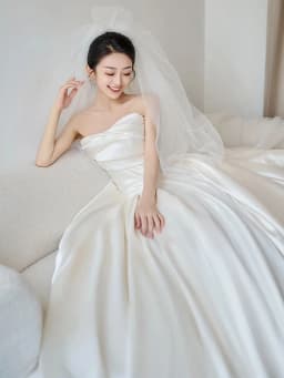 Elegant Vintage Satin Wedding Dress Long Train Bridesmaid Gown Floor-Length Neckline Strapless Floral Embroidery Bridal Dress