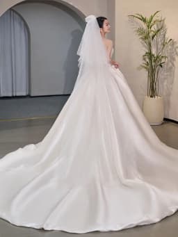 Elegant Vintage Satin Wedding Dress Long Train Bridesmaid Gown Floor-Length Neckline Strapless Floral Embroidery Bridal Dress