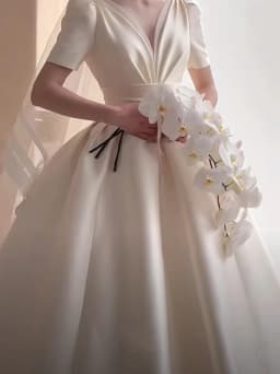 White V-Neck Wedding Dress 2026 New Style Bridal Gown Princess Skirt Lightweight Processional Outbound Gown Handmade Flowers