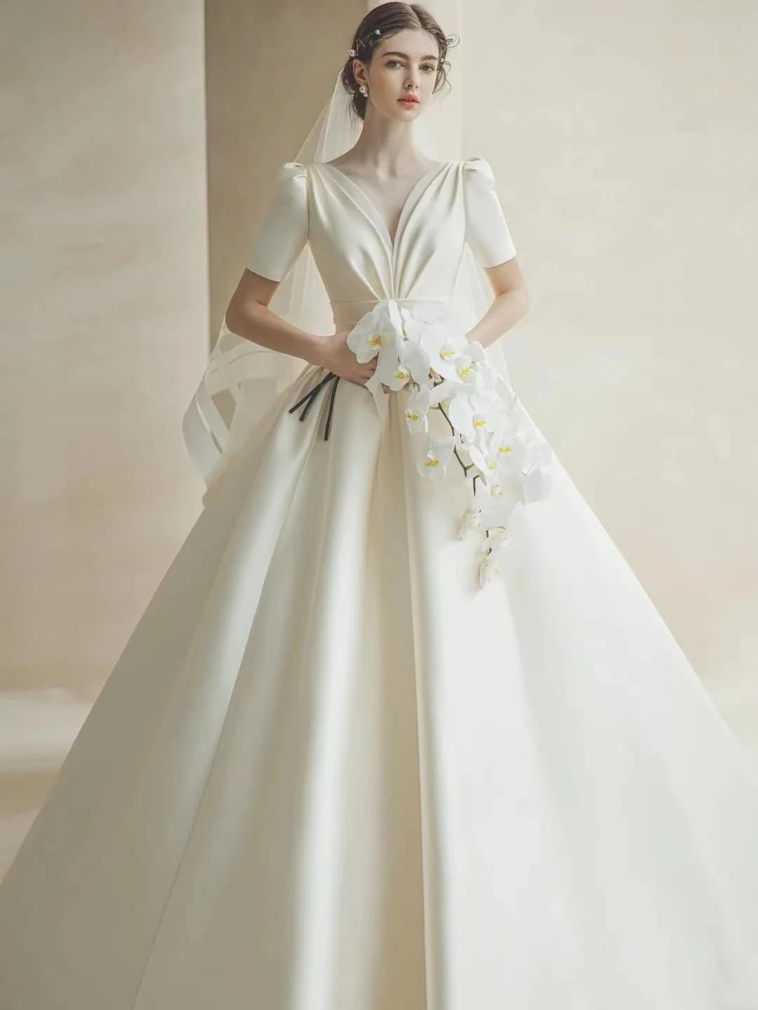 White V-Neck Wedding Dress 2026 New Style Bridal Gown Princess Skirt Lightweight Processional Outbound Gown Handmade Flowers