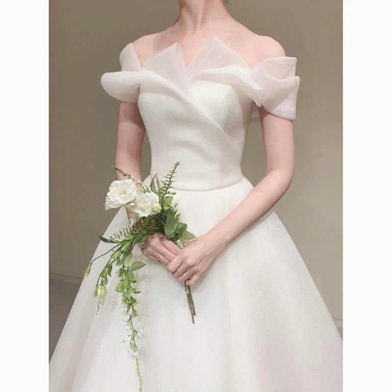 Elegant One-Shoulder Wedding Dress Lightweight Bridal Gown with Fine Netting Korean Style for Small Brides High Quality Suita...