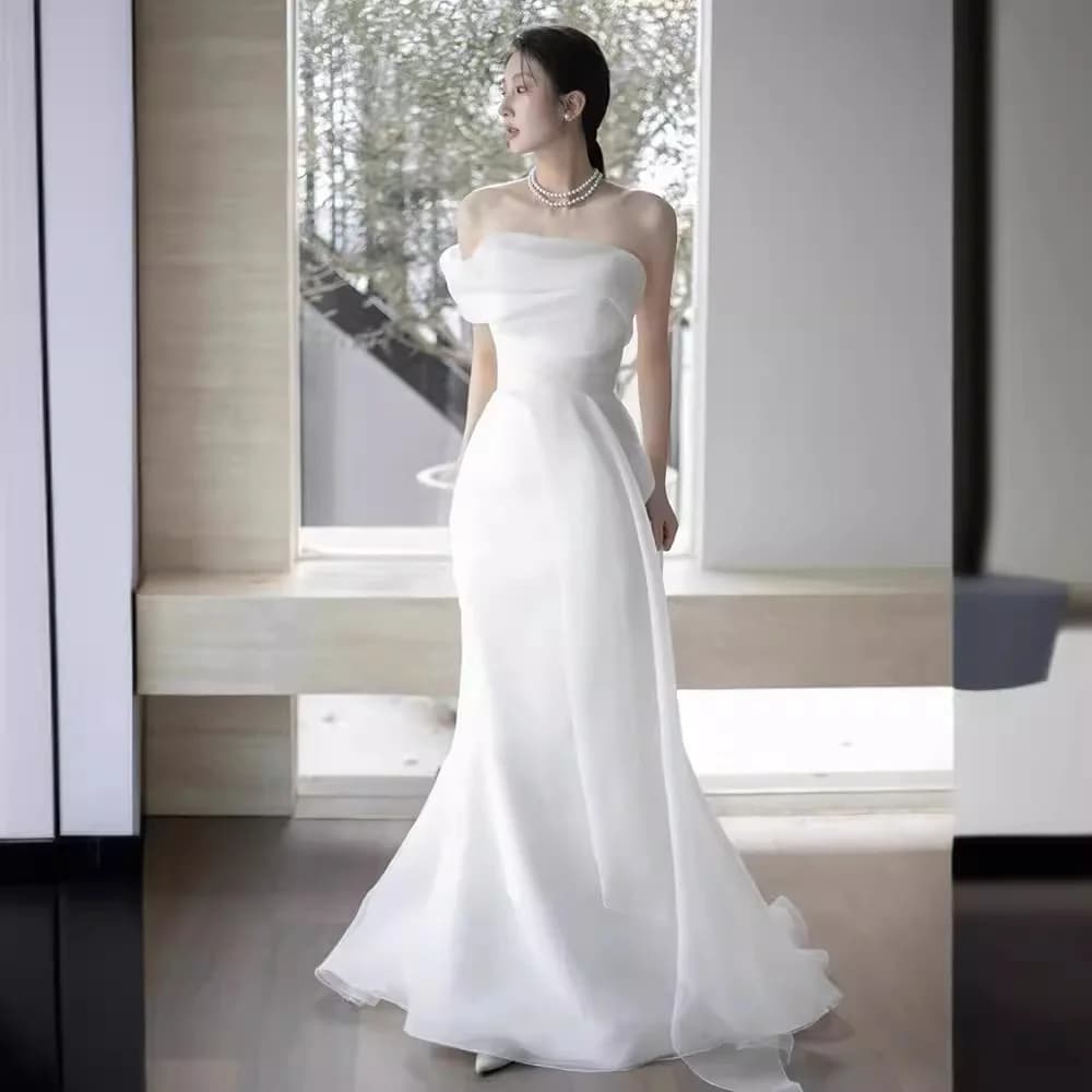 Silk Satin One Shoulder Lightweight Bridal Gown Simple Elegance White Dress Tailored Welcome Veil for Brides