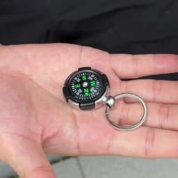 Noter New Compass Keychain Unisex Bag Decoration Outdoor Survival Adventure Essential Artifact Cool Riding Locomotive Keyholder