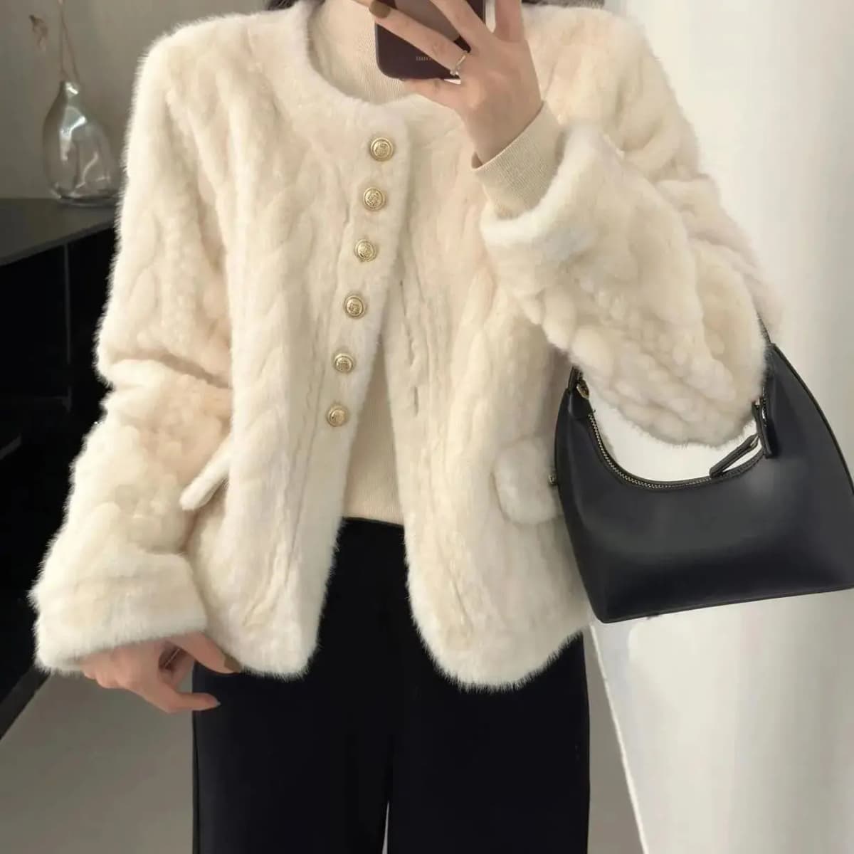 Elegant Short Fur Jacket Women's Winter 2024 New Style DK Melissa Brand Commute Style Loose Fit Button Detail Long Sleeve