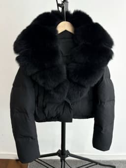 2025 New Winter Big Natural Fox Fur Fluffy Puffer Coat Women Button Warm 90White Duck Feather Down Short Jacket Waterproof Parka