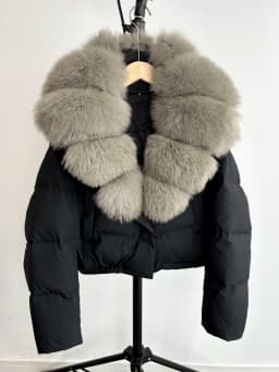 2025 New Winter Big Natural Fox Fur Fluffy Puffer Coat Women Button Warm 90White Duck Feather Down Short Jacket Waterproof Parka